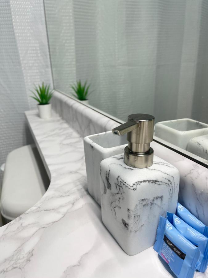 Downtown 1Br Condo At Granville Strip Near English Bay فانكوفر المظهر الخارجي الصورة